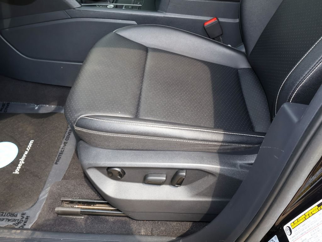Certified Used 2020 Black Volkswagen 2.0T SE w/Technology image 13