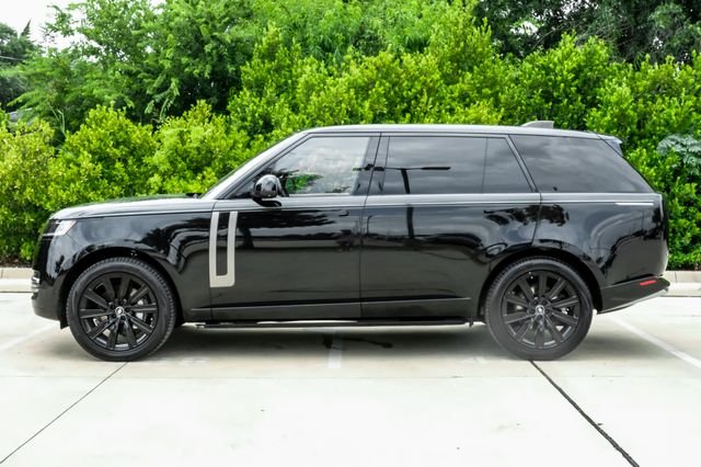 Used 2023 Black Land Rover SE image 18