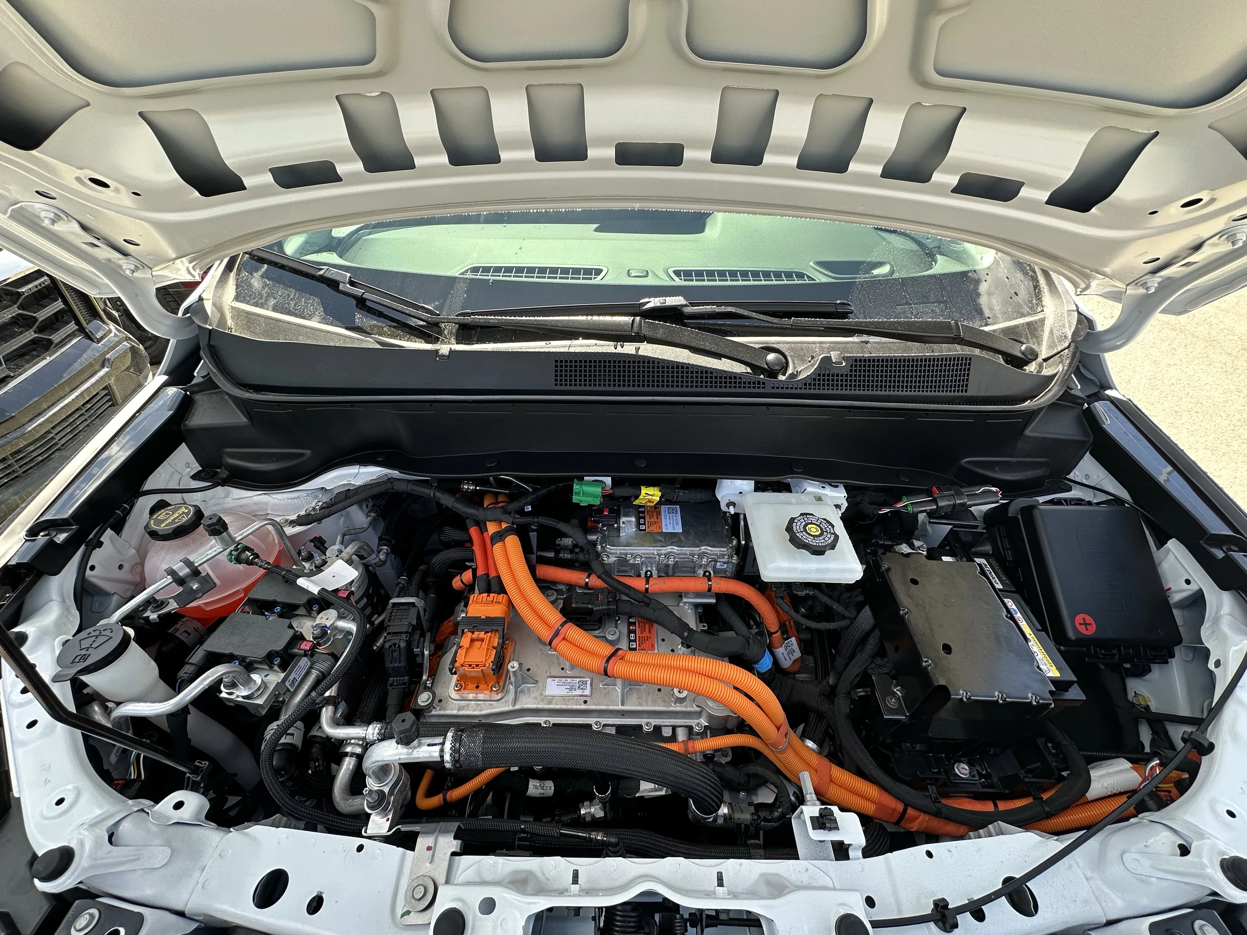 New 2027 Summit White Chevrolet LT image 8