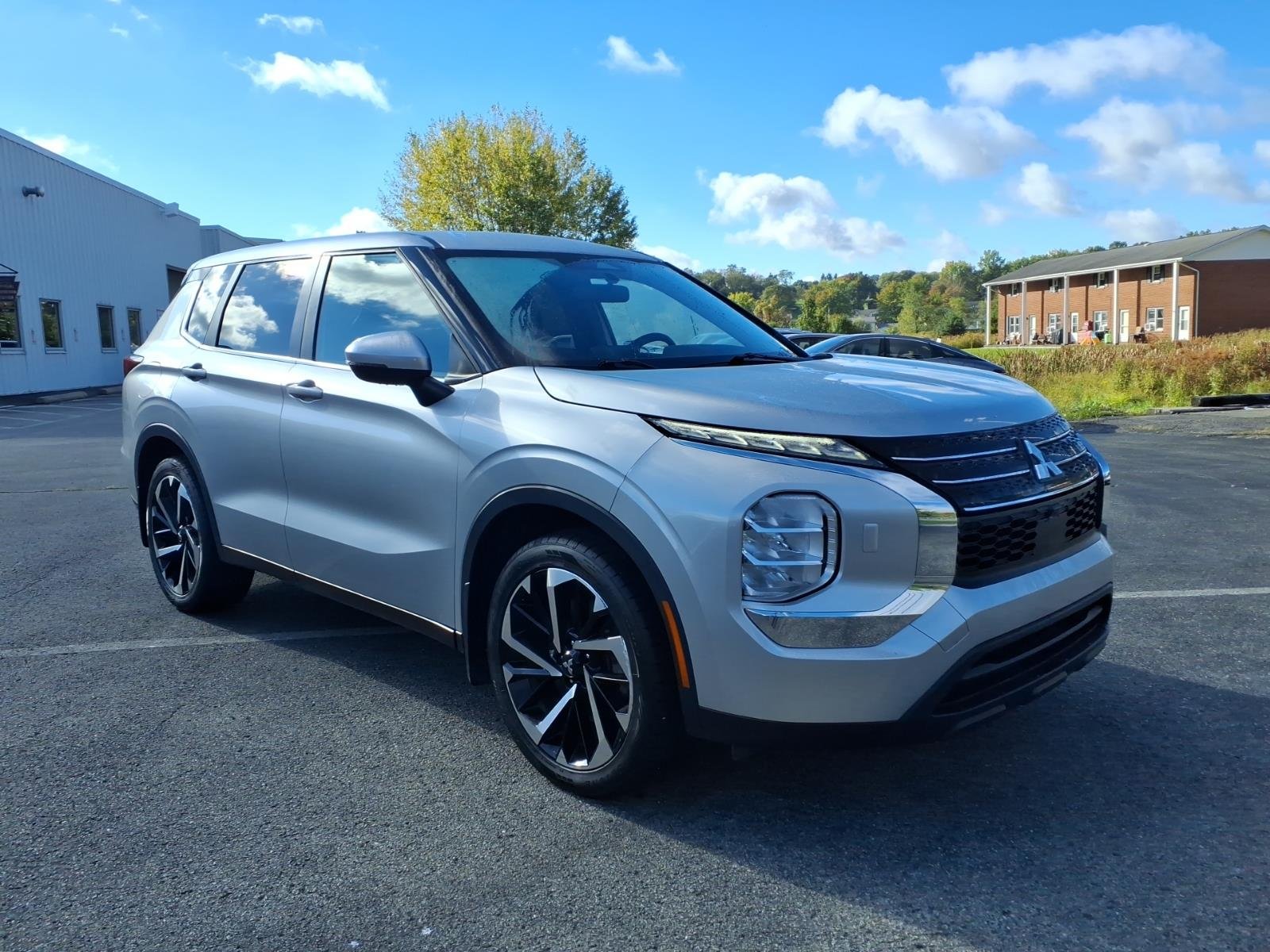 2022 Mitsubishi Outlander ES
