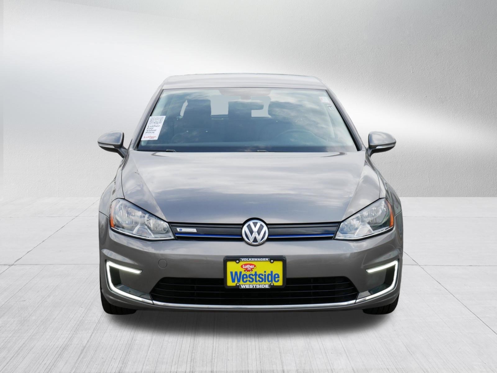Used 2016 Volkswagen e-Golf e-Golf SE with VIN WVWKP7AU2GW916118 for sale in St. Louis Park, MN