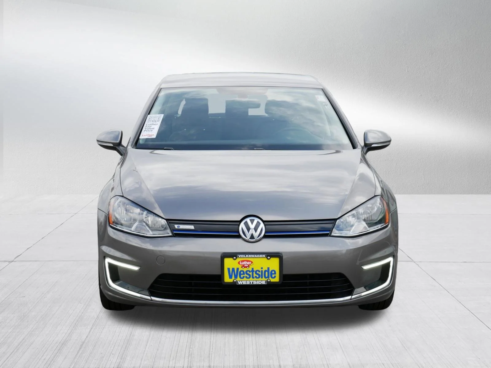 Used 2016 Volkswagen e-Golf e-Golf SE with VIN WVWKP7AU2GW916118 for sale in St. Louis Park, MN