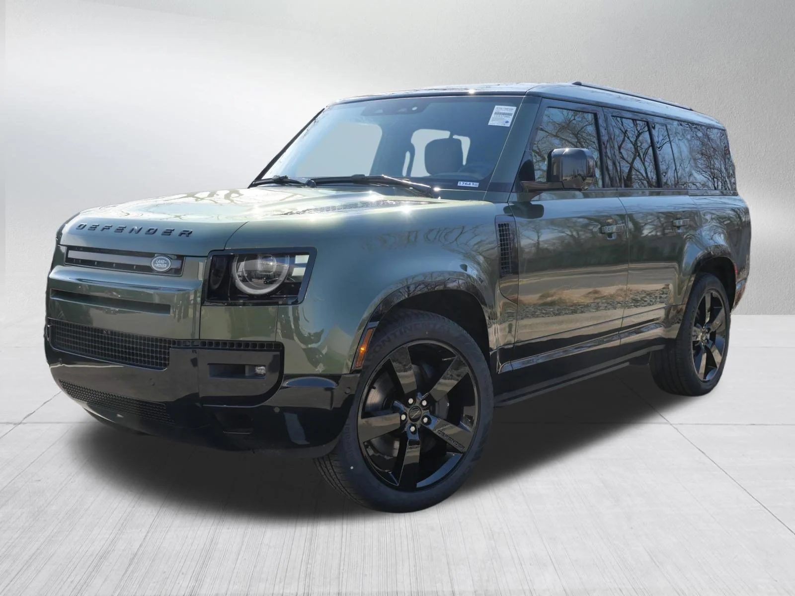 2026 Land Rover Defender 130 X-Dynamic SE P400's photo