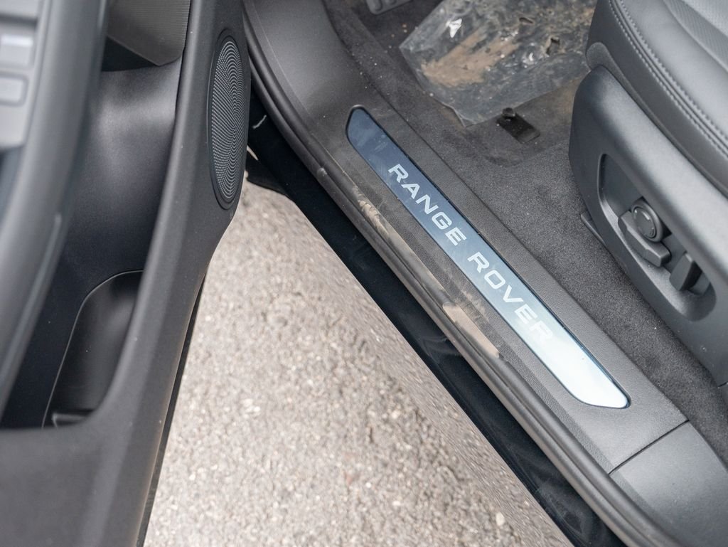 New 2026 Santorini Black Land Rover S image 16
