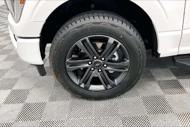 Used 2022 Oxford White Ford Lariat image 10