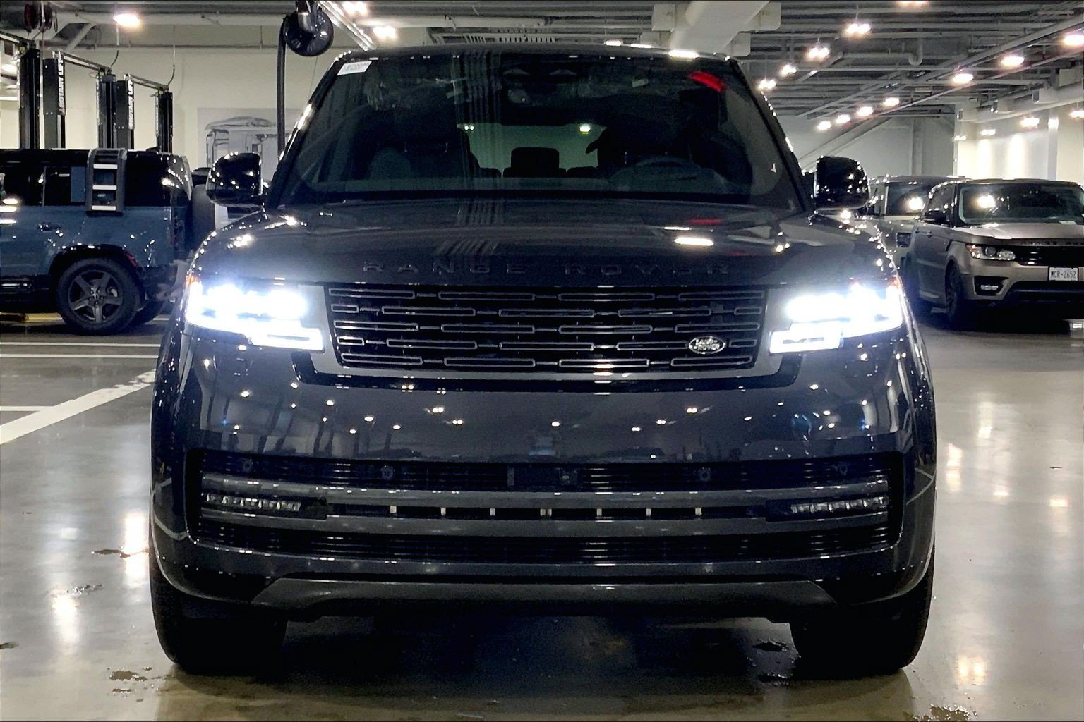 New 2027 Carpathian Grey Land Rover SE image 3