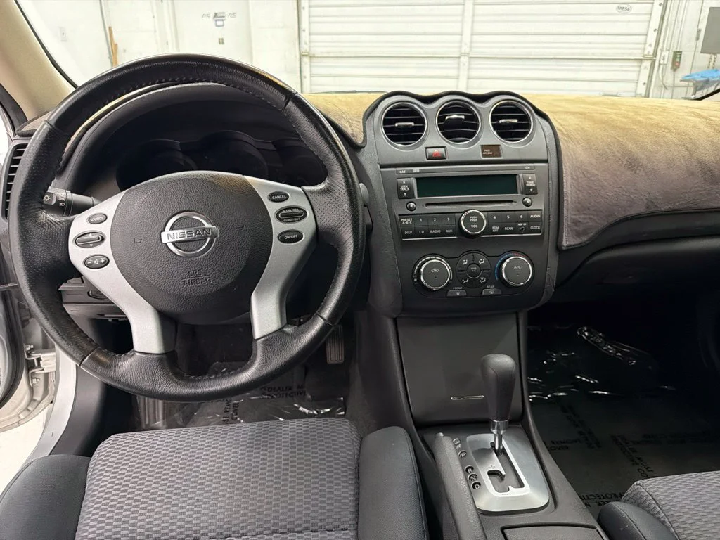 Used 2009 Silver Nissan 3.5 SE image 24