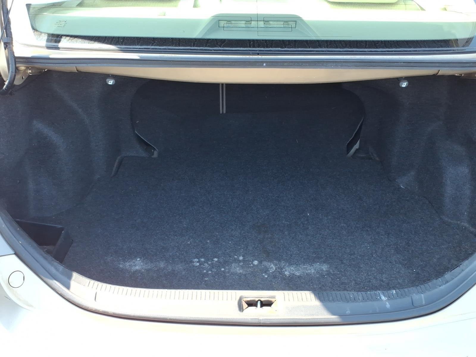 Used 2010  Toyota LE image 30