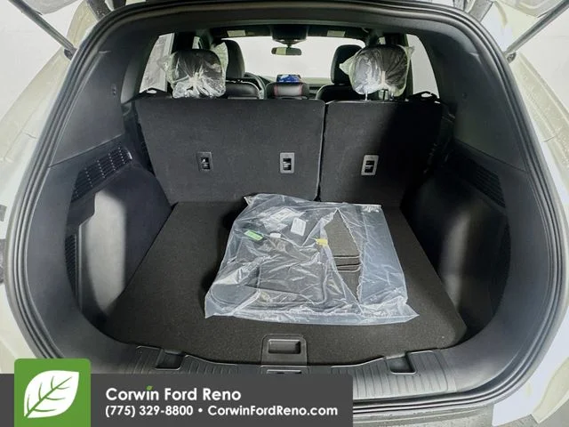 New 2026 Star White Metallic Tri-coat Ford ST-Line image 26