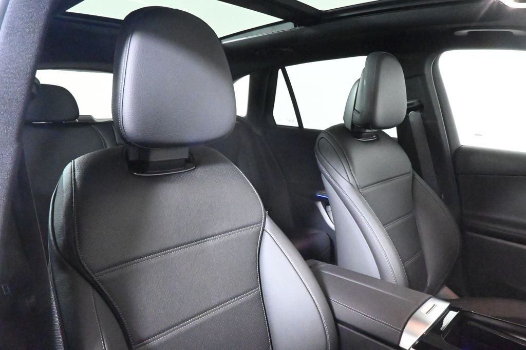 Used 2026 Black Mercedes-Benz GLC 300 image 31
