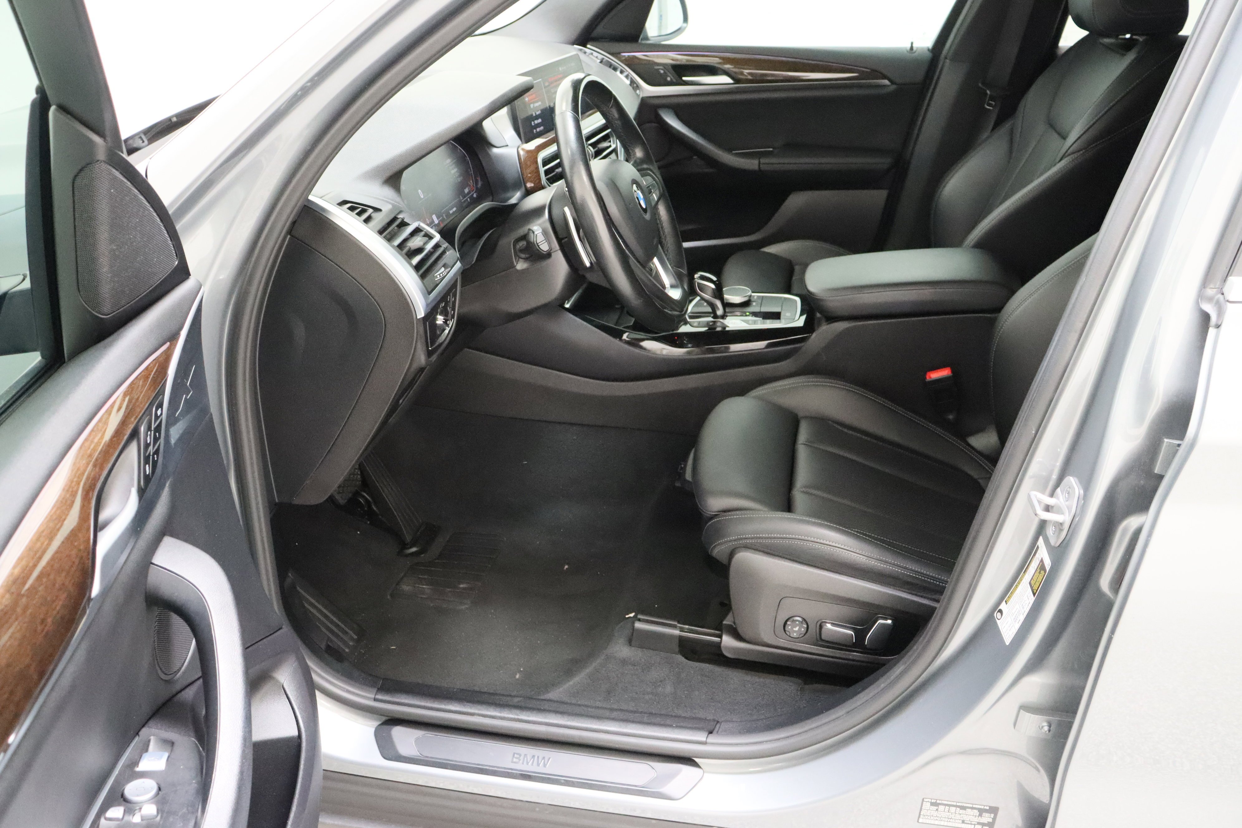 Used 2024 Dark Graphite Metallic BMW sDrive30i 2.0T image 14
