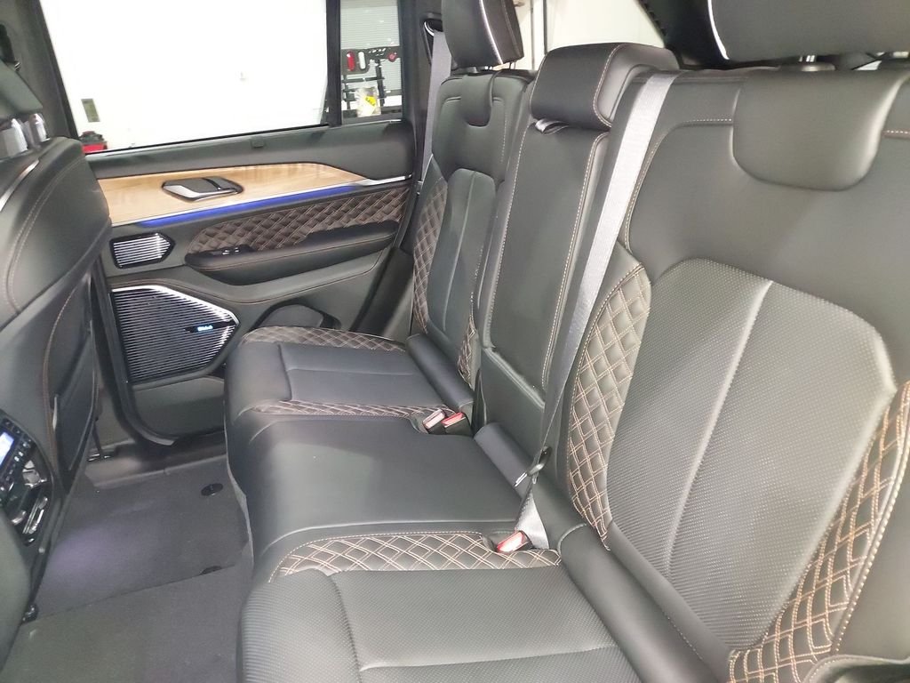 New 2026 Bright White Clear-Coat Exterior Paint Jeep Summit image 29