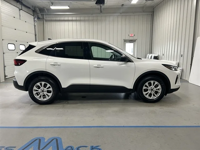 Used 2023 White FORD Active image 3