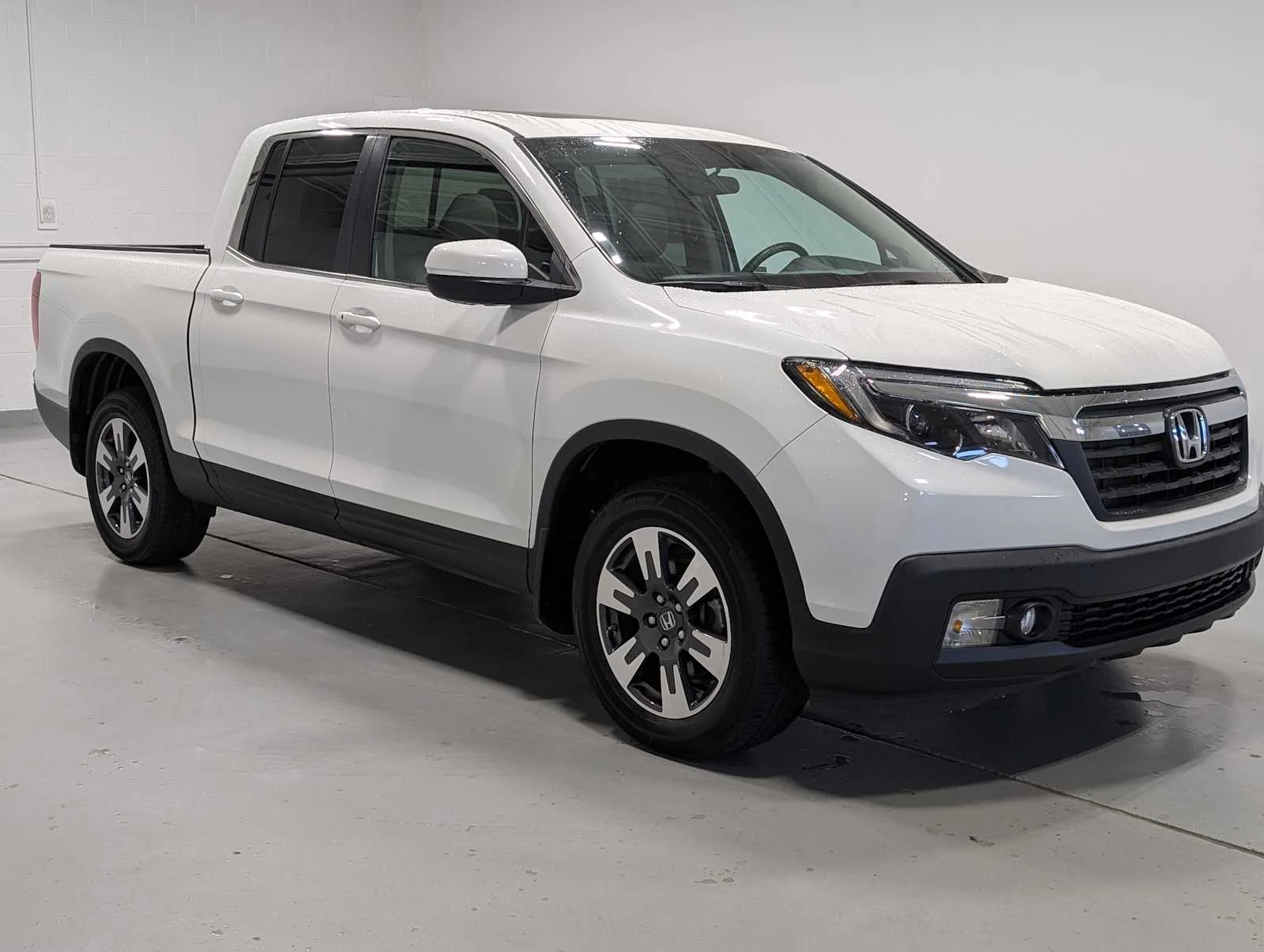 Used 2019 Platinum White Pearl Honda RTL image 6
