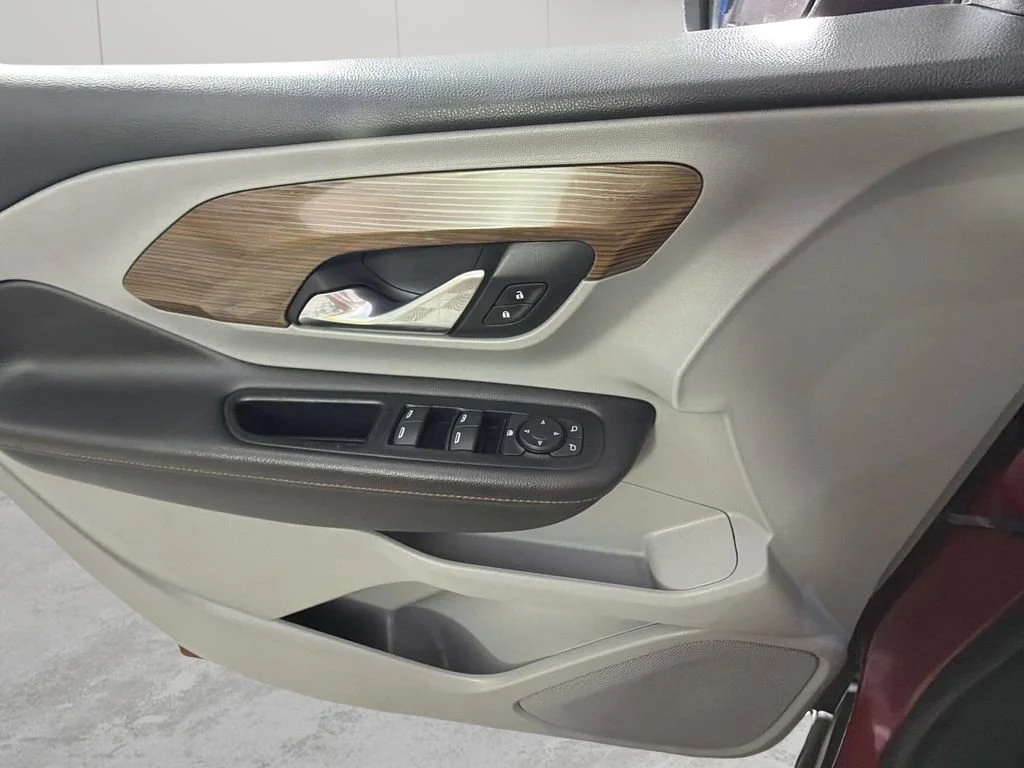 Used 2020 RED QUARTZ TINTCOAT GMC SLE image 25