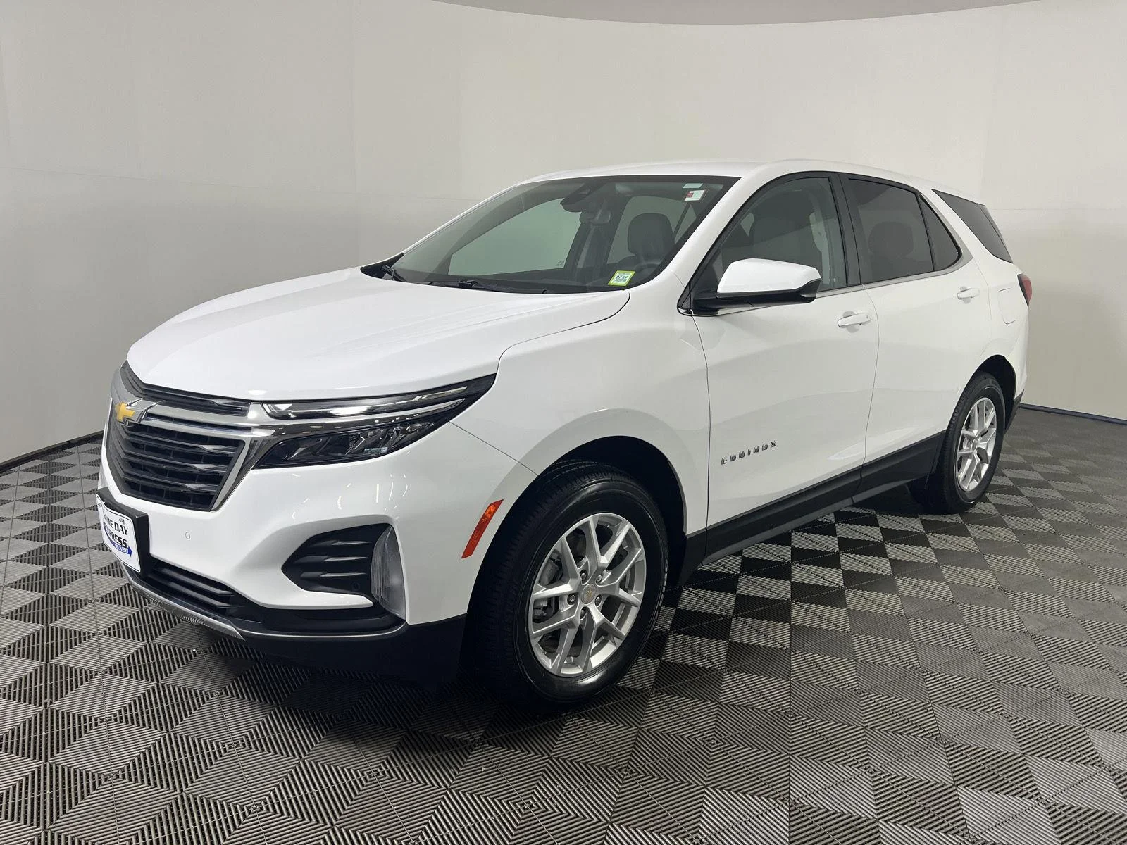 Used 2024 Summit White Chevrolet LT image 29