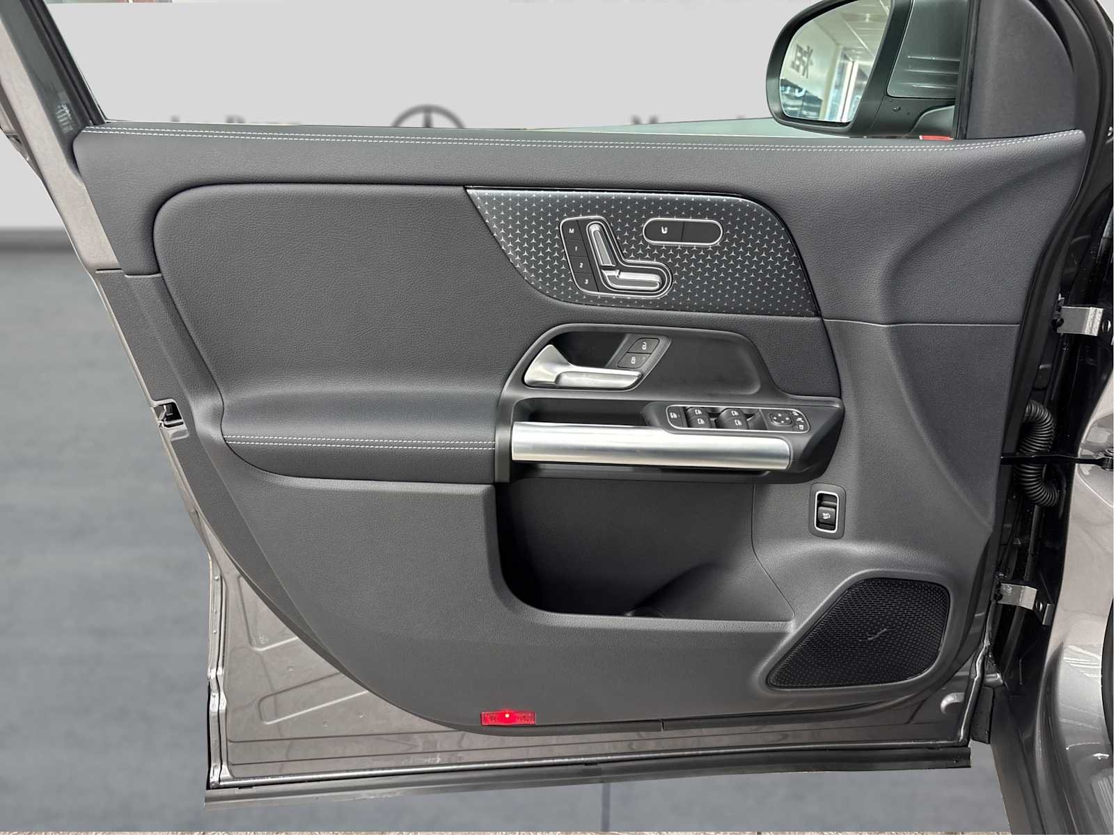 Used 2026 Mountain Grey Metallic Mercedes-Benz GLA 250 image 21