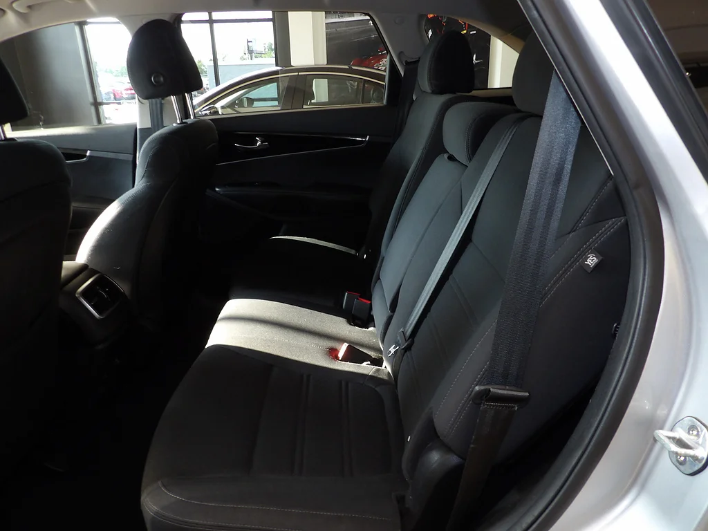 Used 2019 Sparkling Silver Kia LX V6 image 23