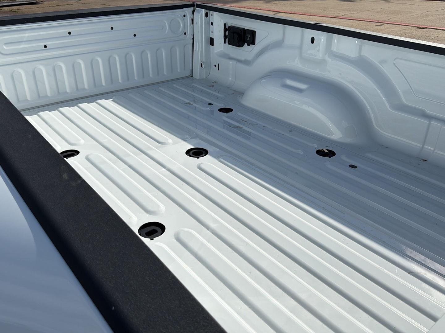 New 2026 Bright White Clear-Coat Exterior Paint RAM Tradesman image 32