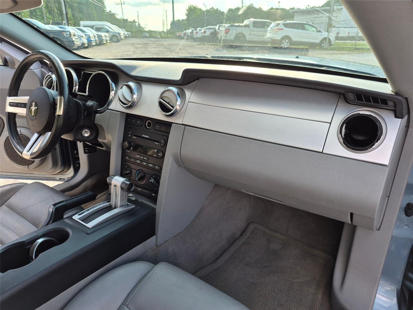 Used 2006  Ford GT Deluxe image 25