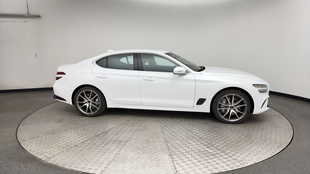 2026 GENESIS G70 Standard - Photo 9