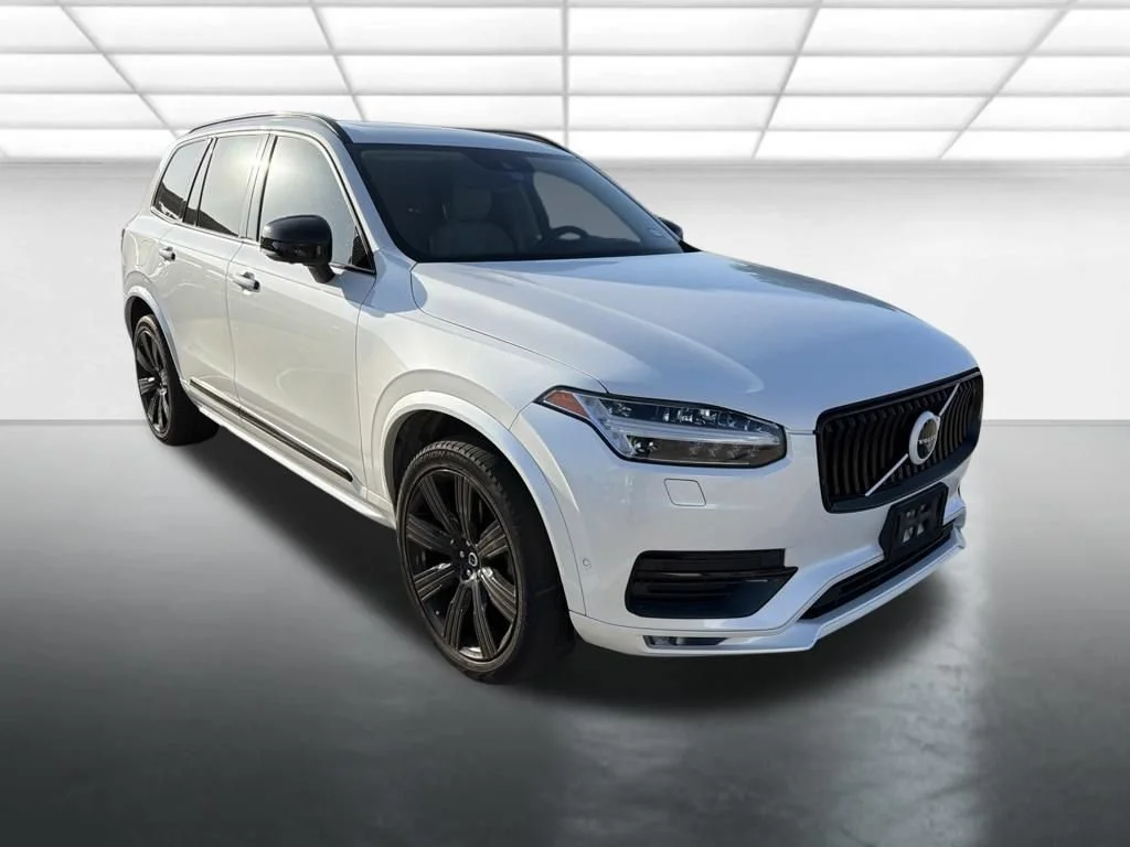 Used 2022  Volvo Inscription image 1