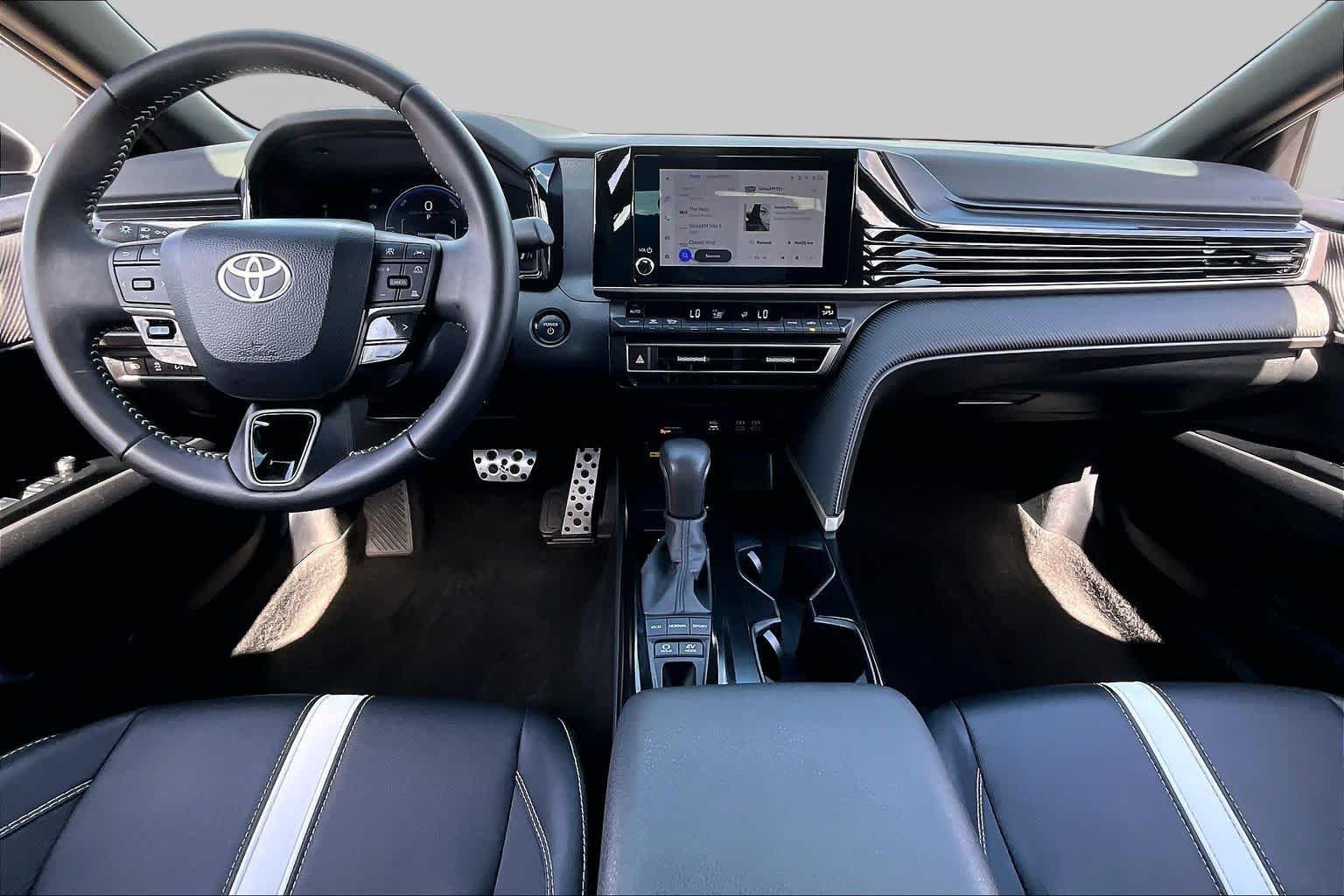 Used 2026 Ice Cap Toyota SE image 16