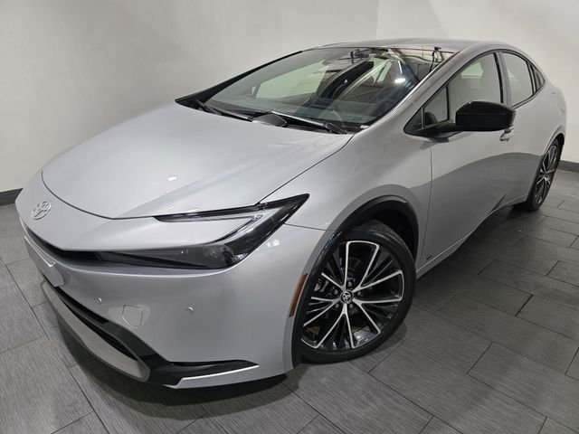 Used 2023  Toyota XLE image 1