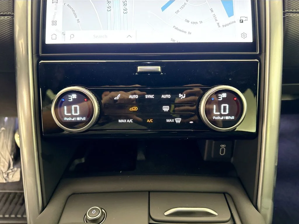 New 2026 Lantau Bronze Land Rover Dynamic SE image 16