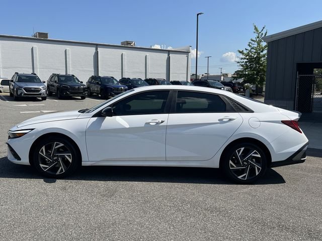 Certified Used 2025 White Hyundai SEL Sport image 16