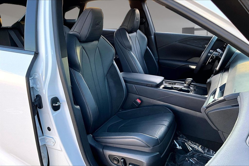 Used 2023 Ultra White Lexus 500h F SPORT Performance image 27
