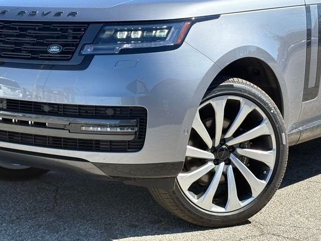 New 2026 Eiger Grey Land Rover SE image 2