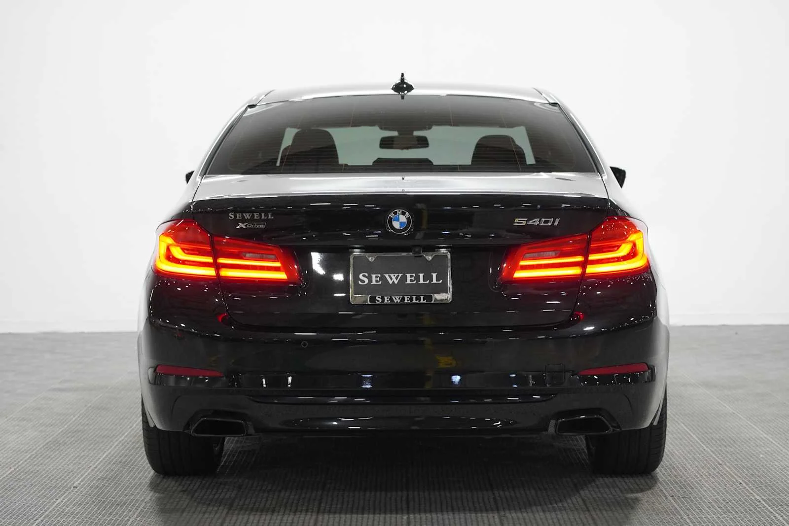 Used 2019 Black Sapphire Metallic BMW 540i xDrive image 5