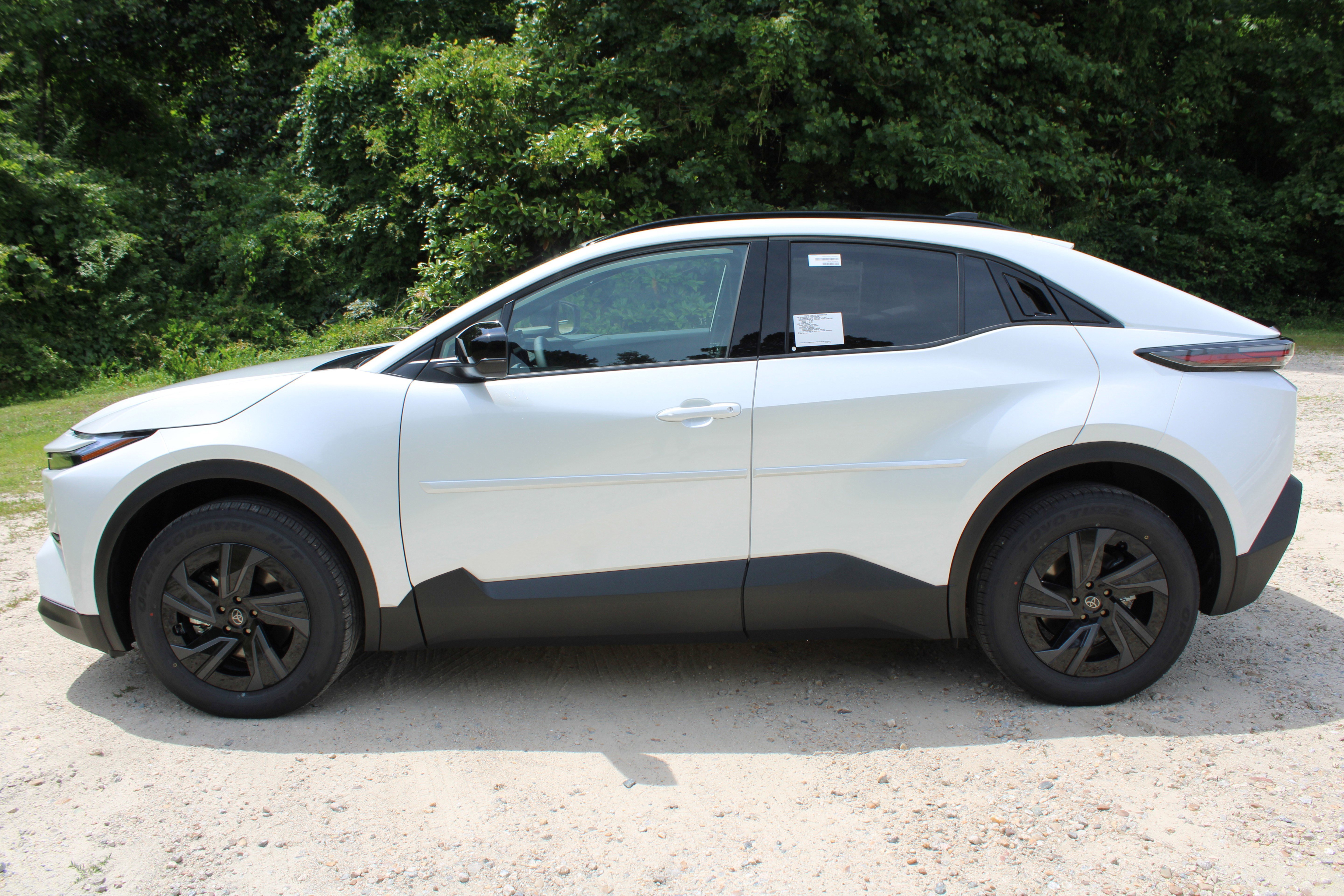 New 2026 Wind Chill Pearl <sup>1</sup> Toyota  SE image 8