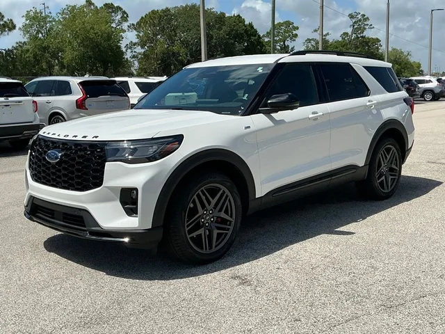 2025 Ford Explorer ST-Line