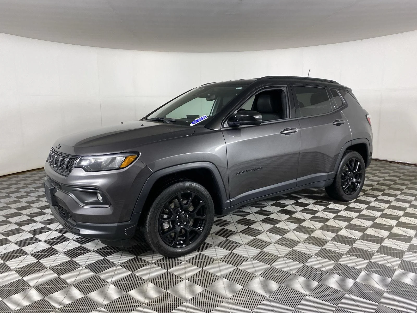 Used 2023 Granite Crystal Metallic Clearcoat Jeep Altitude image 6