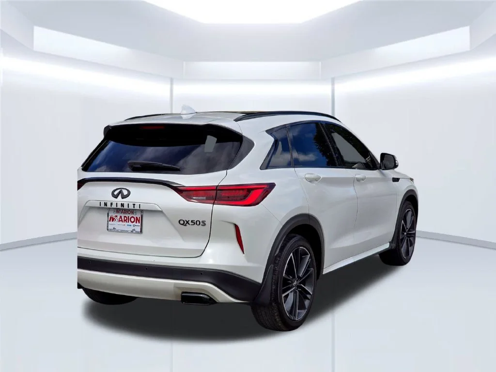 Used 2025 White INFINITI SPORT image 49