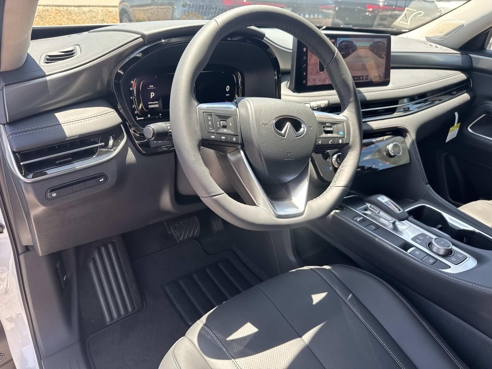 New 2027 RADIANT WHITE INFINITI Luxe FWD image 14