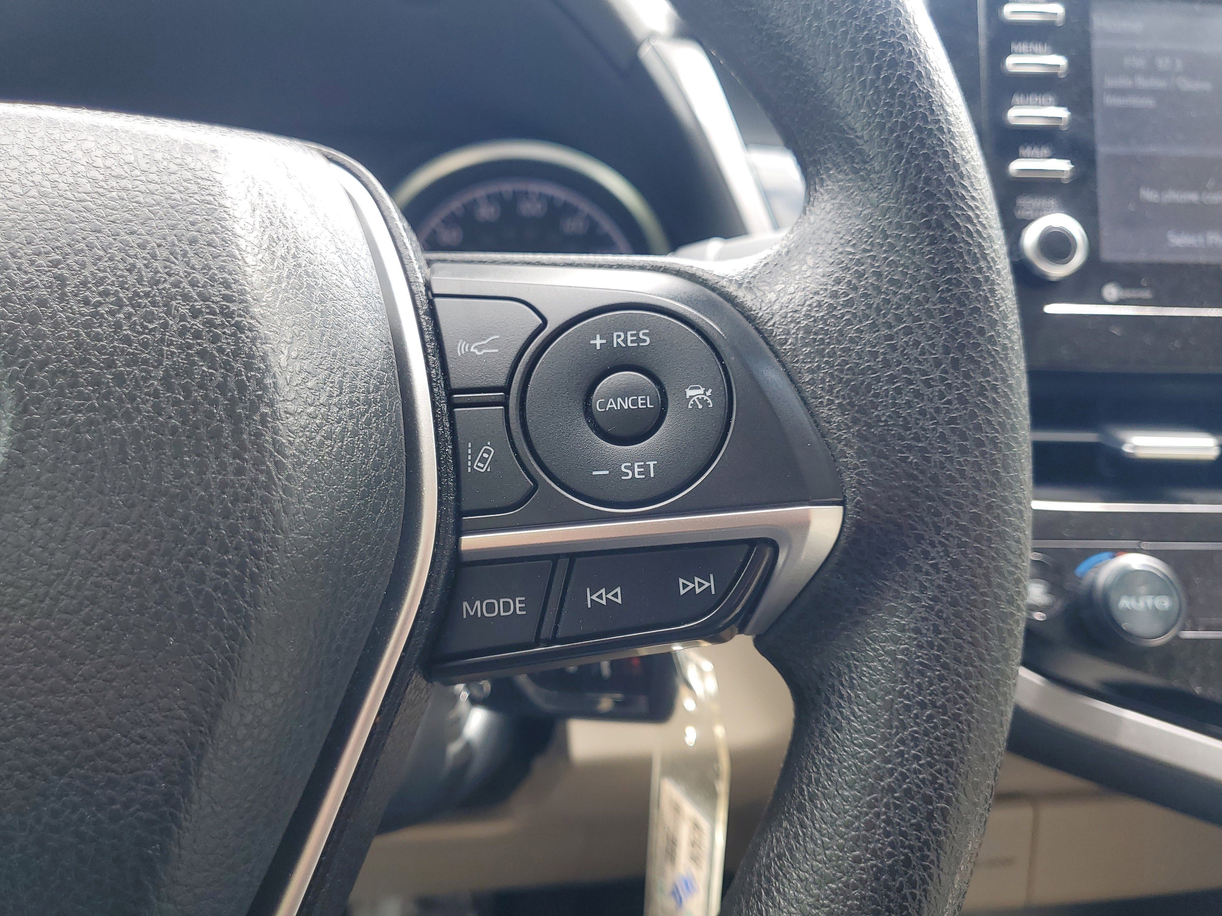 Used 2023 Ice Toyota LE image 21