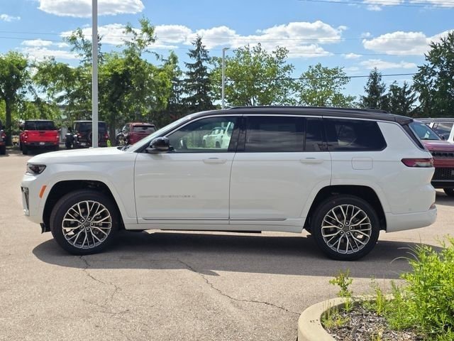 New 2026 Bright White Clear-Coat Exterior Paint Jeep Summit image 35