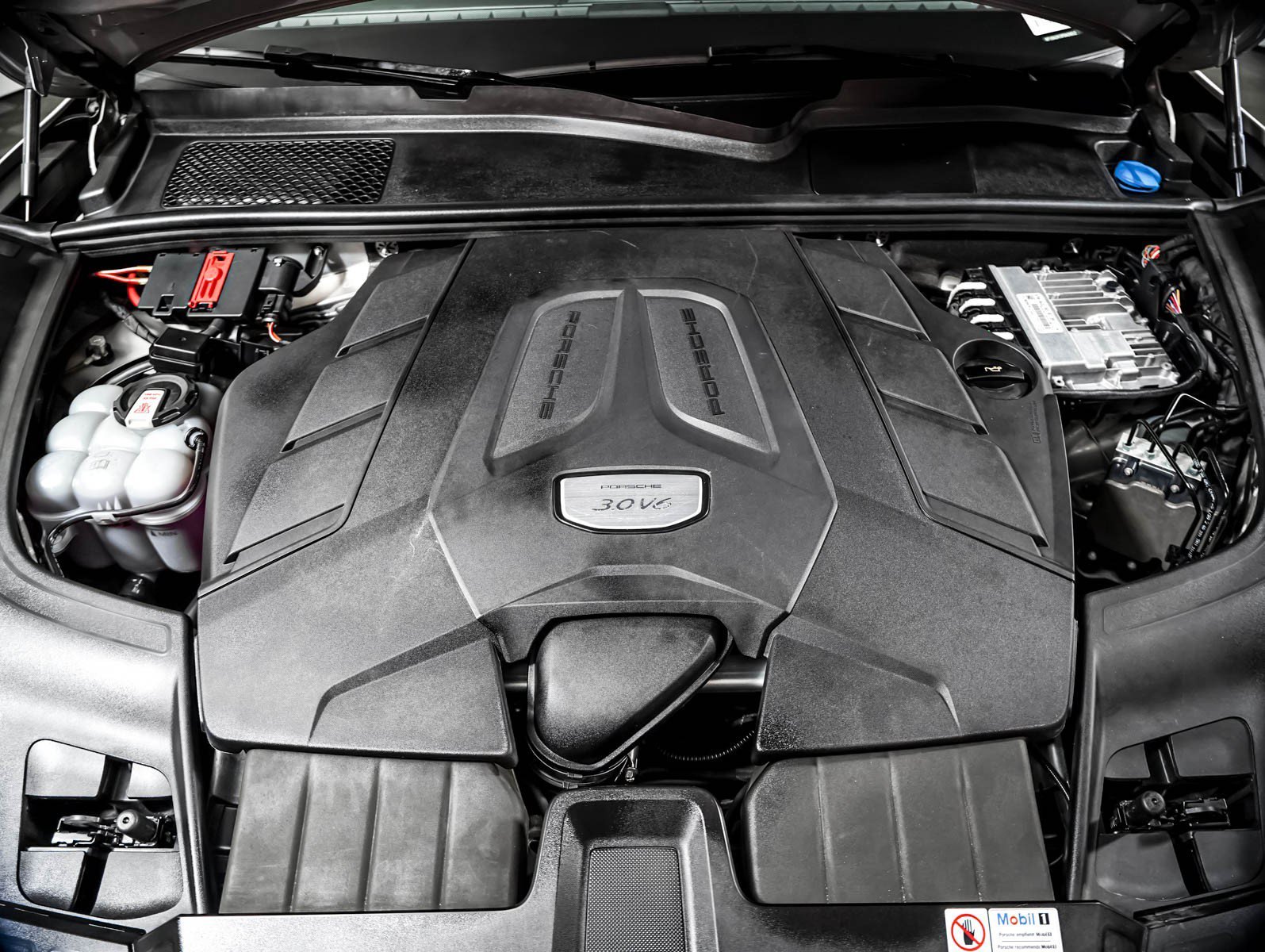 Certified Used 2023 CHALK Porsche Coupe image 12