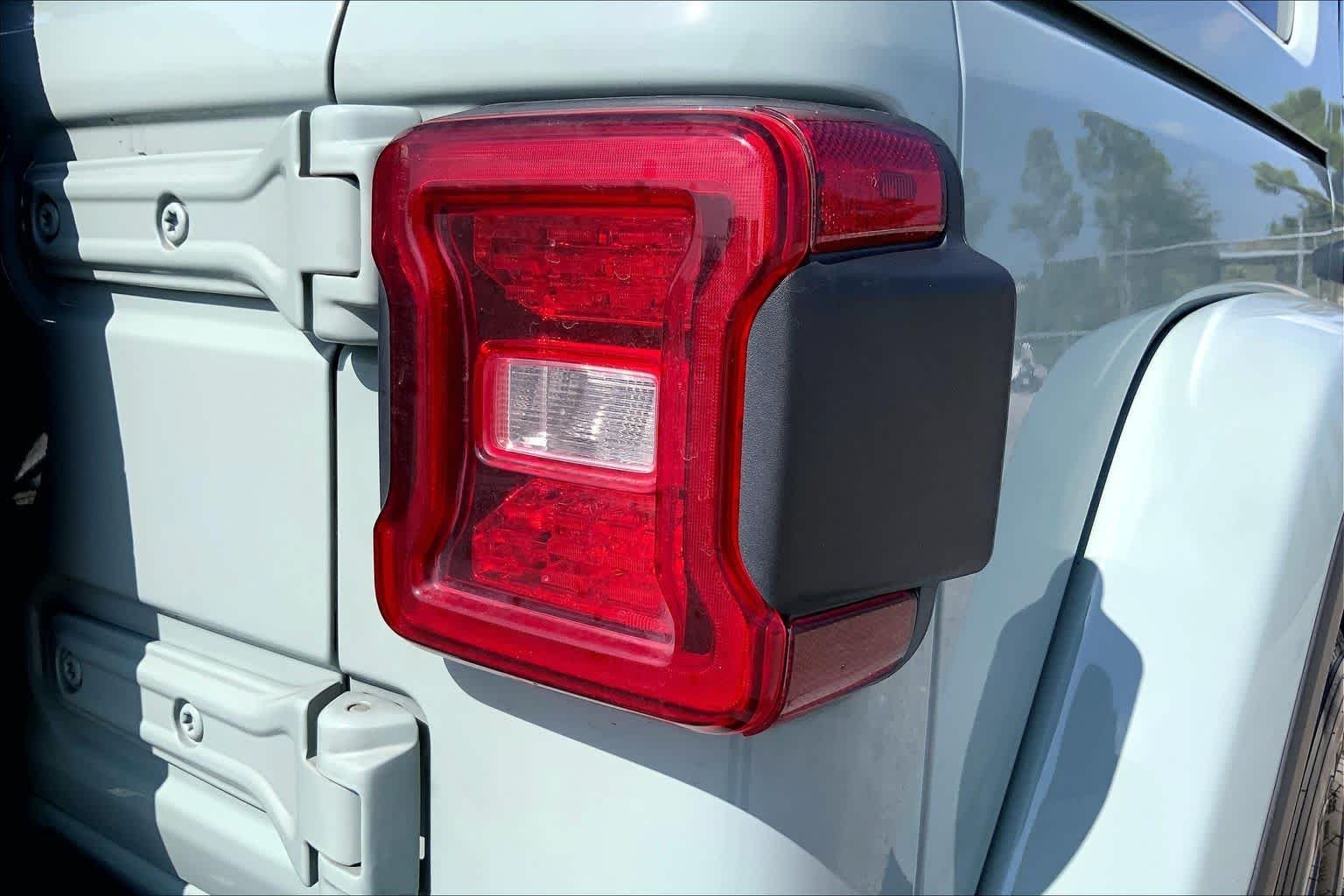 Used 2024 Earl Clearcoat Jeep Sahara image 30