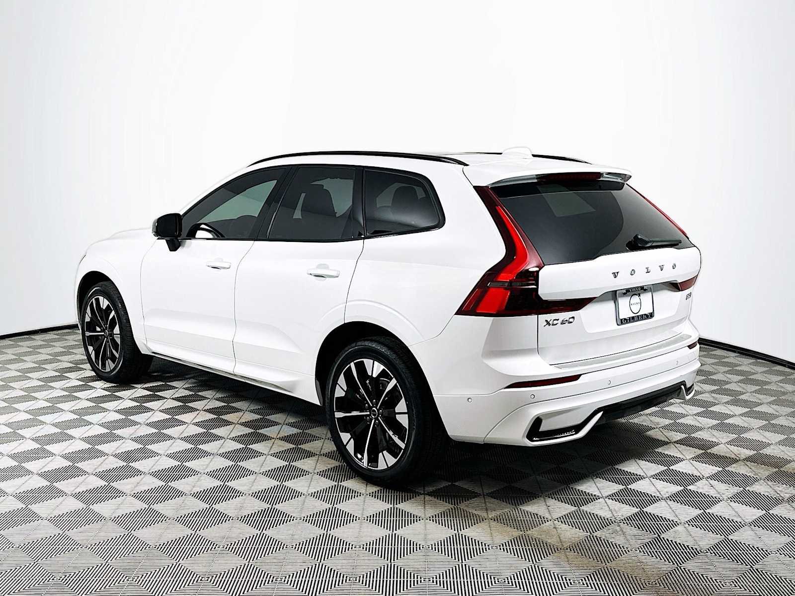 2026 Volvo XC60 Plus