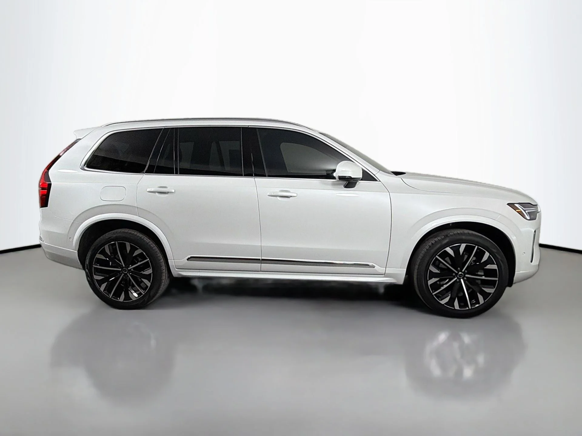 New 2026 Crystal White Volvo Plus image 5