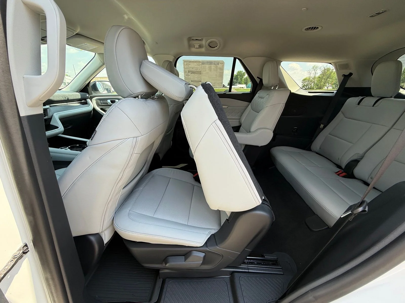 2026 Ford Explorer Platinum - Photo 10