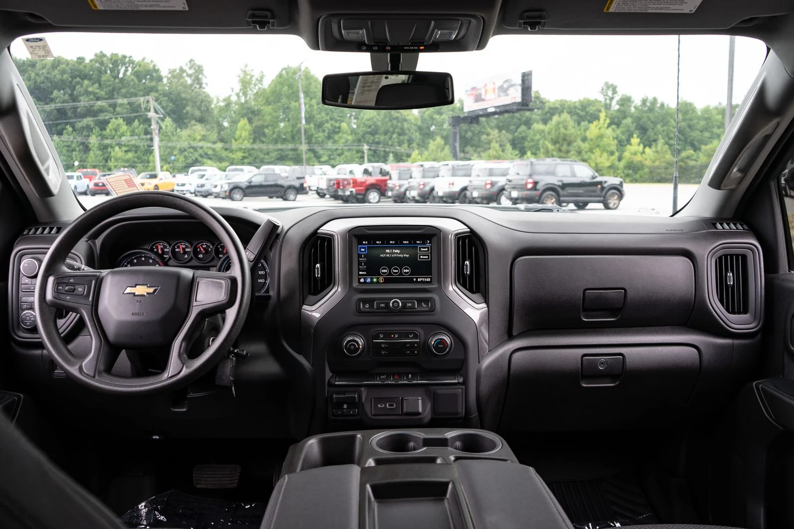 Used 2022 White Chevrolet Custom image 19