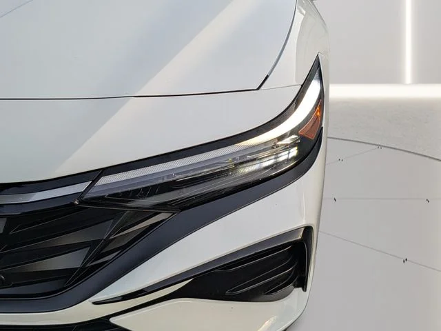 Used 2025 White Hyundai Limited image 7