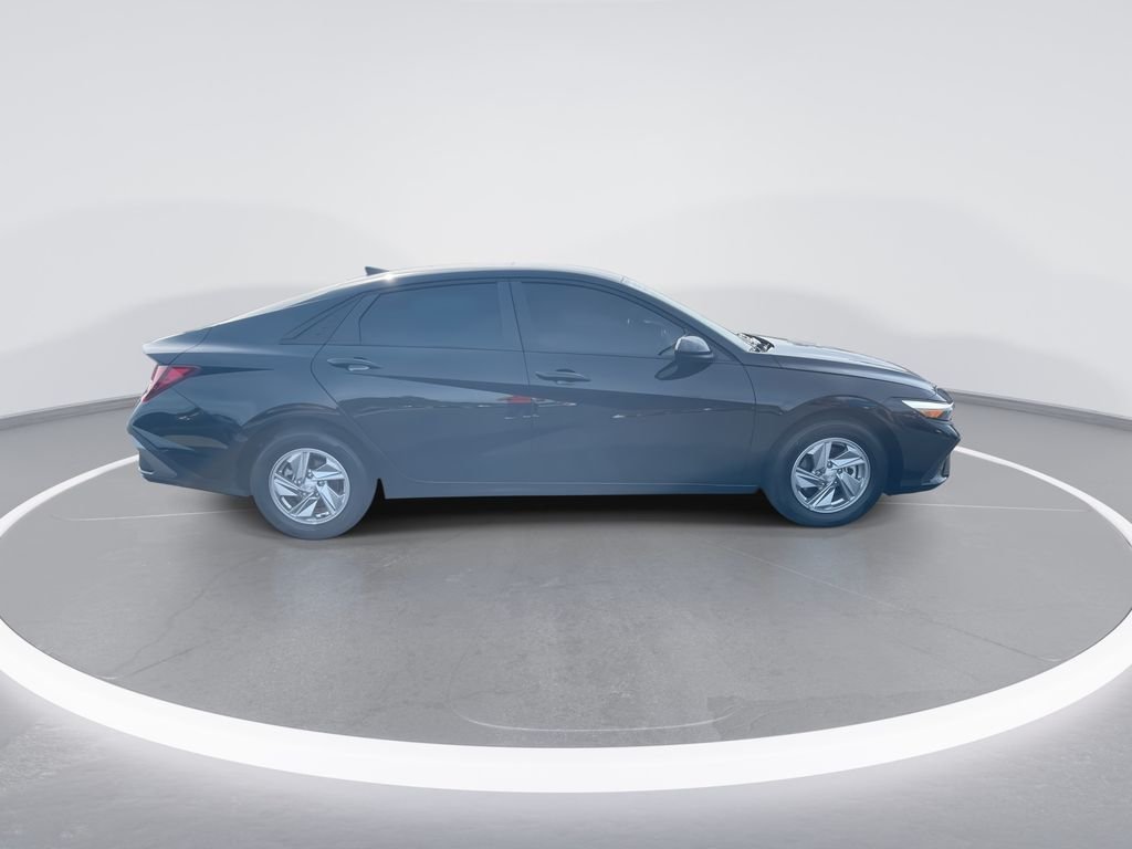 Used 2026 Black Hyundai SE image 9