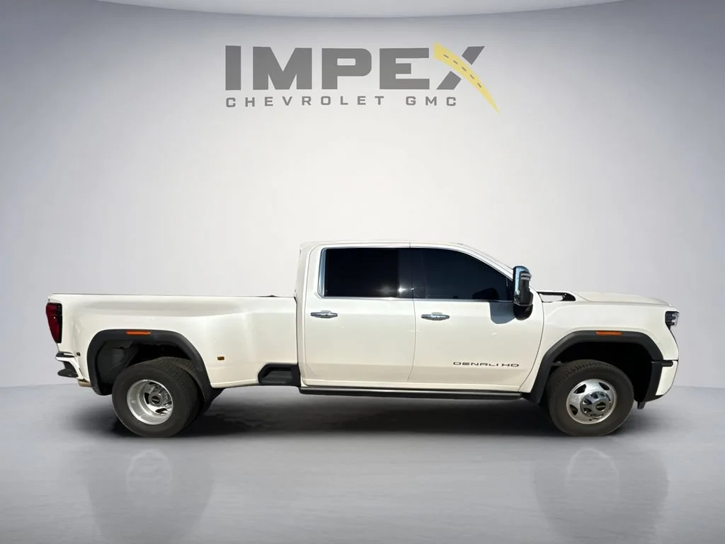 Used 2024 White Frost Tricoat GMC Denali Ultimate DRW image 6