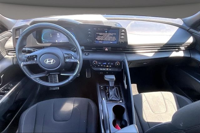 Used 2025 Black Hyundai SEL Sport image 13
